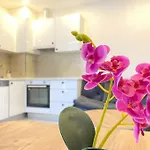 Rose 7 * אלאניה